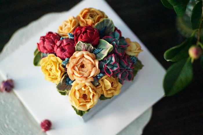 Spring-colourful-buttercream-flower-cakes