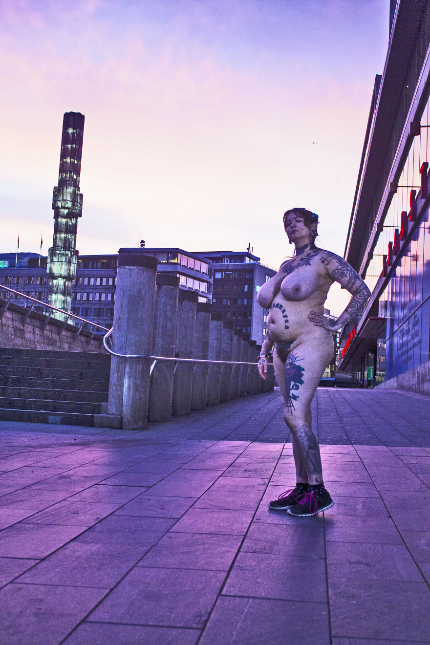 I Photographed 11 Naked Women At Sergels Torg To Celebrate Women And Our Bodies!