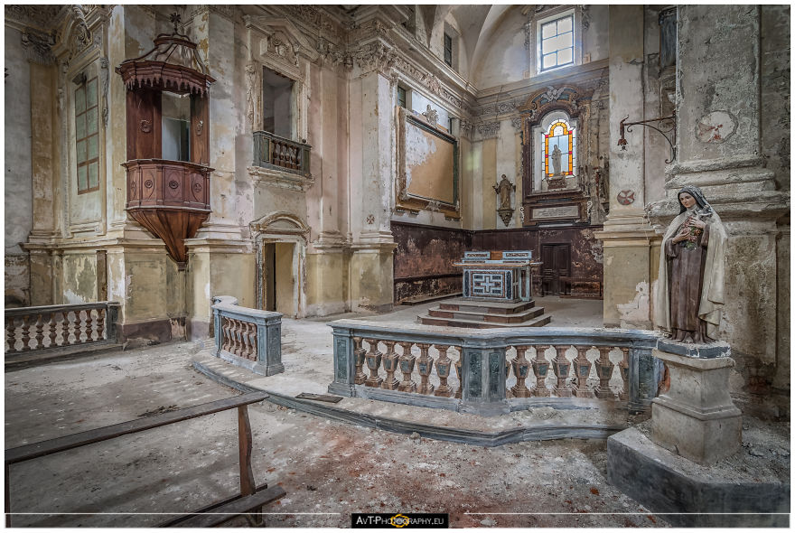 When I Entered This Tiny Forgotten Church In Italy It Sent Chills Down My Spine