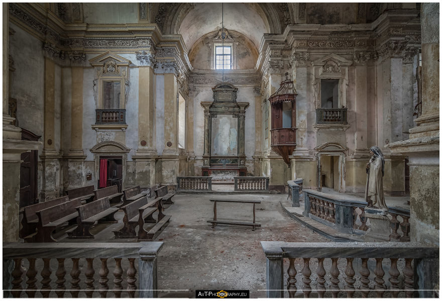 When I Entered This Tiny Forgotten Church In Italy It Sent Chills Down My Spine