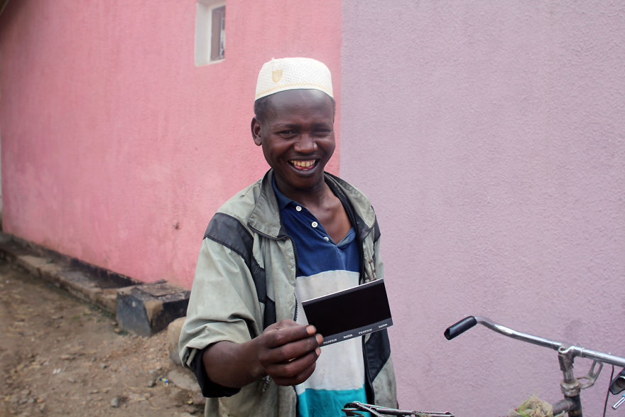 I Gave Instant Photos To More Than 60 Tanzanians Who Don't Have Them And Captured Their Smiles