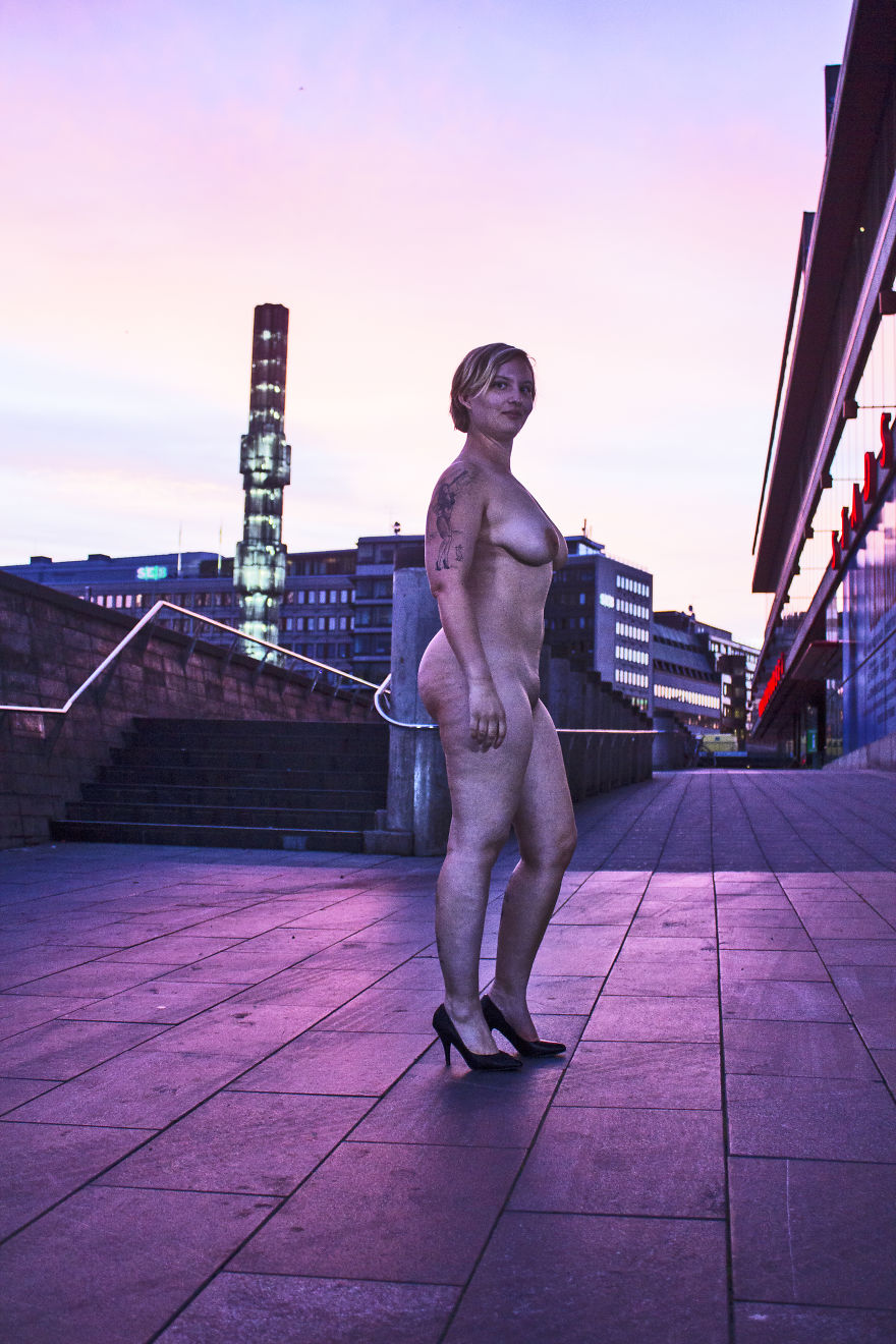 I Photographed 11 Naked Women At Sergels Torg To Celebrate Women And Our Bodies!