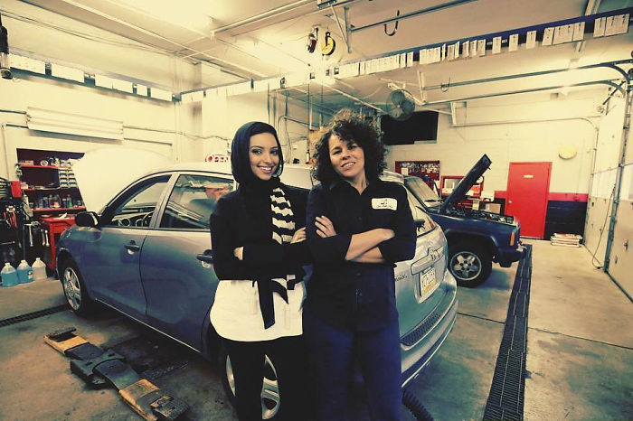 This All-Female Auto Shop Will Do Your Hair And Nails While They Fix Your Car
