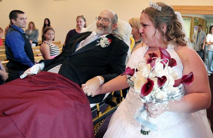 Terminally Ill Dad Leads His Daughter Down The Aisle 2 Weeks Before He Passes