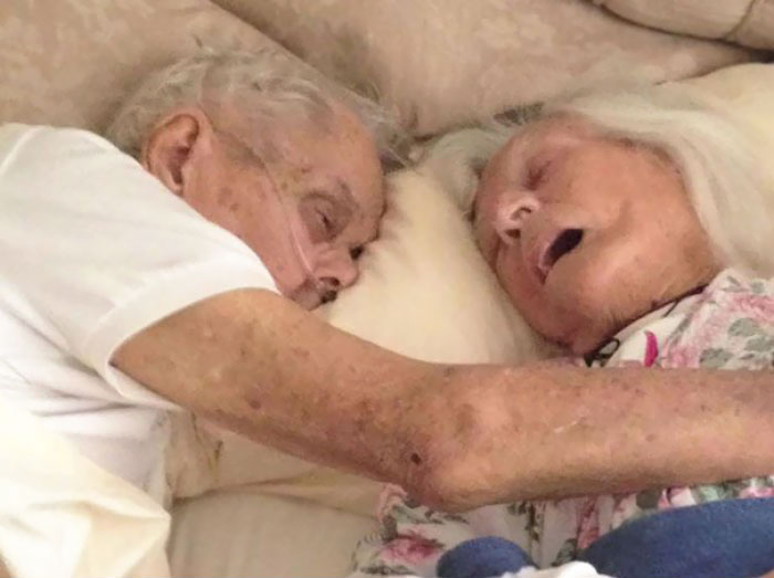 Tras 75 años de matrimonio, esta pareja murió abrazada con unas horas de diferencia