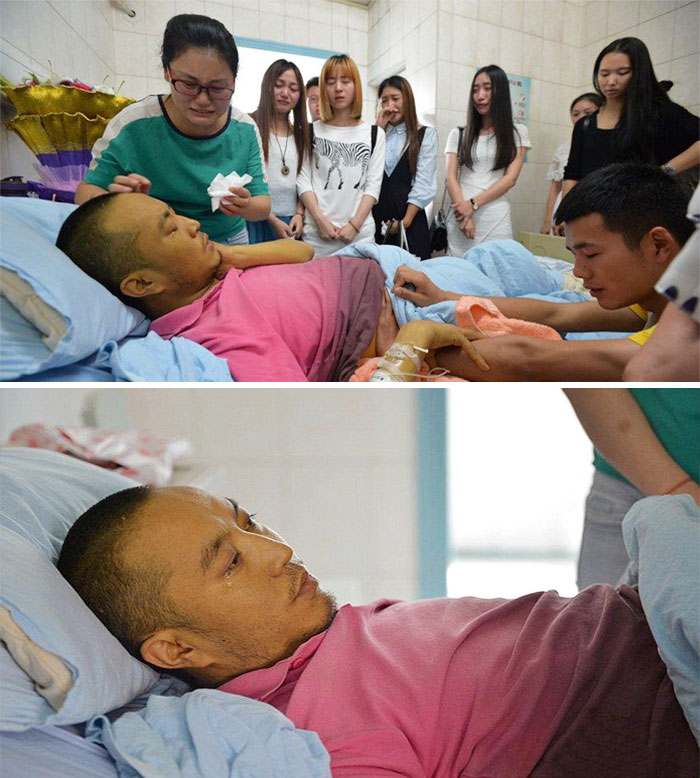 Devoted Music Teacher Gives Last Lesson From A Hospital Bed As His Dying Wish To Pass On His Experience To His Students