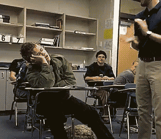 Este estudiante se despertó al aplaudir el profesor, y empezó a hacer lo mismo