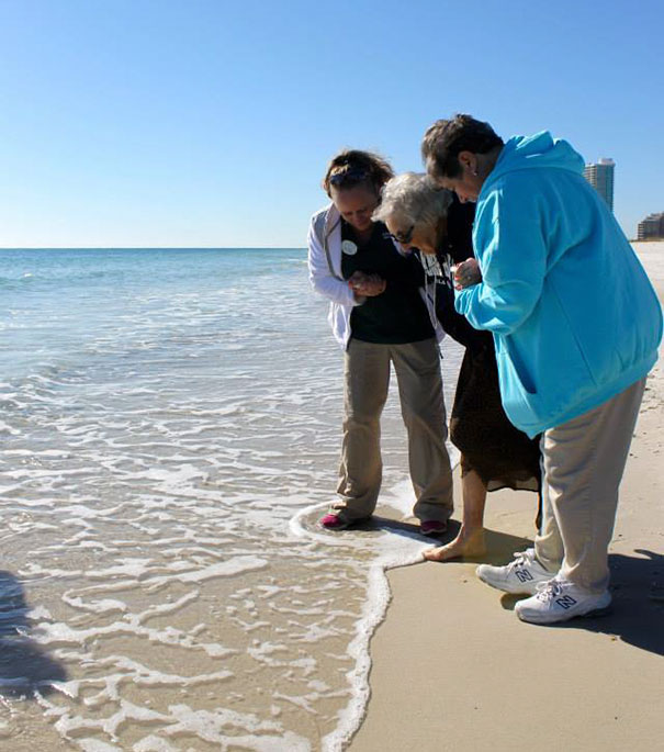 100-Year-Old Ruby Holt Sees Ocean For The First Time