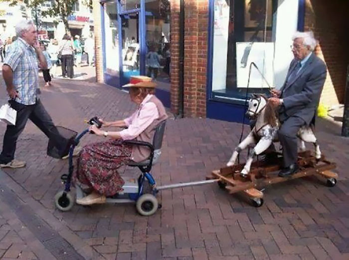 Ancianos felices a su manera