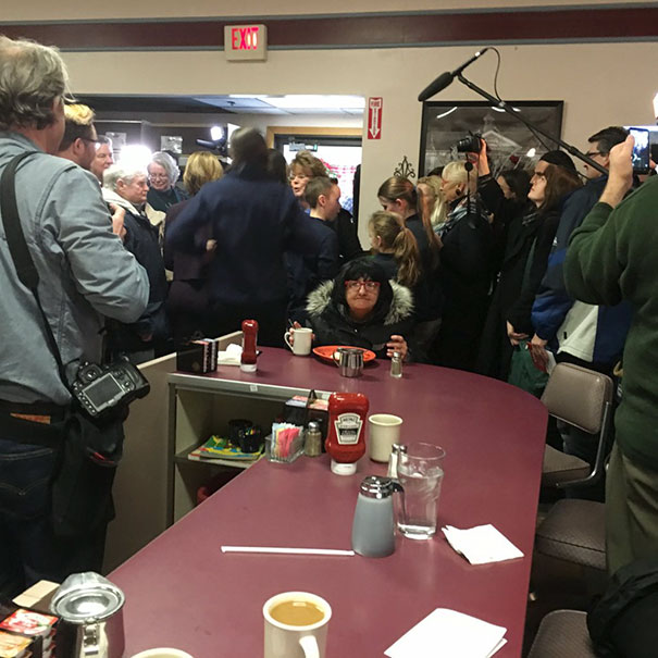 Zero F*cks Given By Lady At A Diner In NH, Where Carly Fiorina Was Talking