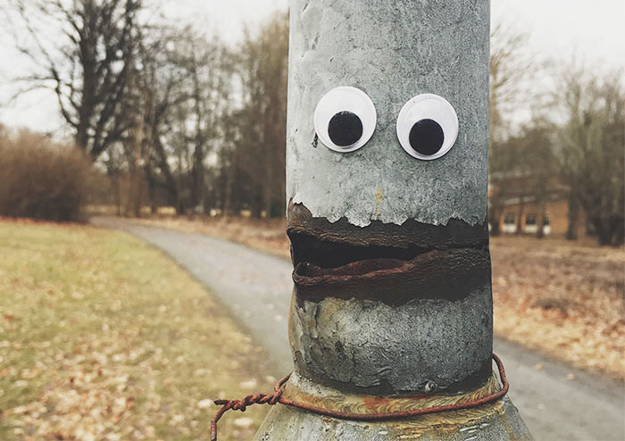 Some Hero Is Putting Googly Eyes On Miserable Objects, And His Photos Are Going Viral
