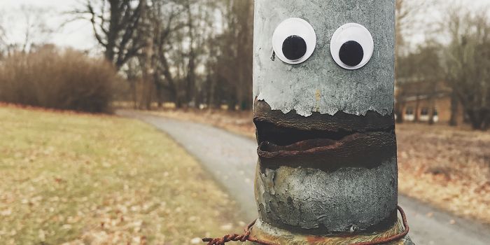 Some Hero Is Putting Googly Eyes On Miserable Objects, And His Photos Are  Going Viral