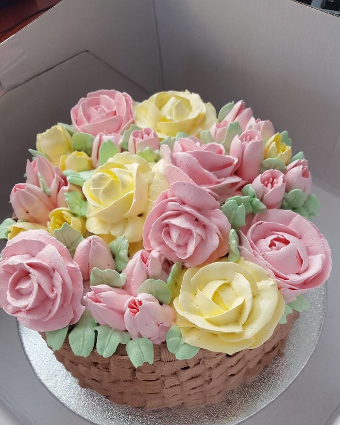 Spring-colourful-buttercream-flower-cakes