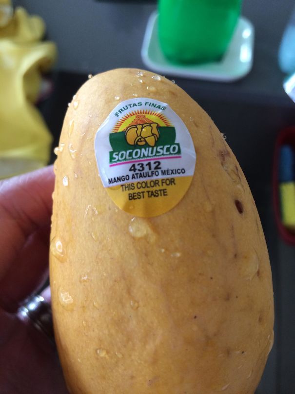 This Mango Has A Sticker Which Tells You What Colour The Best Tasting Level Of Ripeness Is