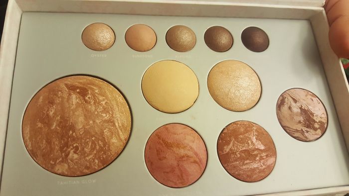 This Make-Up Looks Like Different Planets And Moons