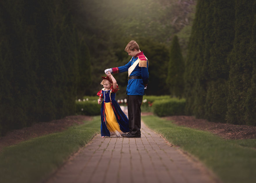 My 13-Year-Old Son Surprised His 5-Year-Old Sister With Disney Princess Photoshoot