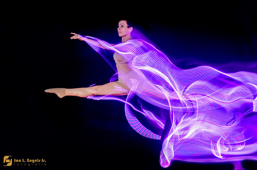 Balled Project: I Show The Movement Of Ballet Dancers With Long Exposure Photography