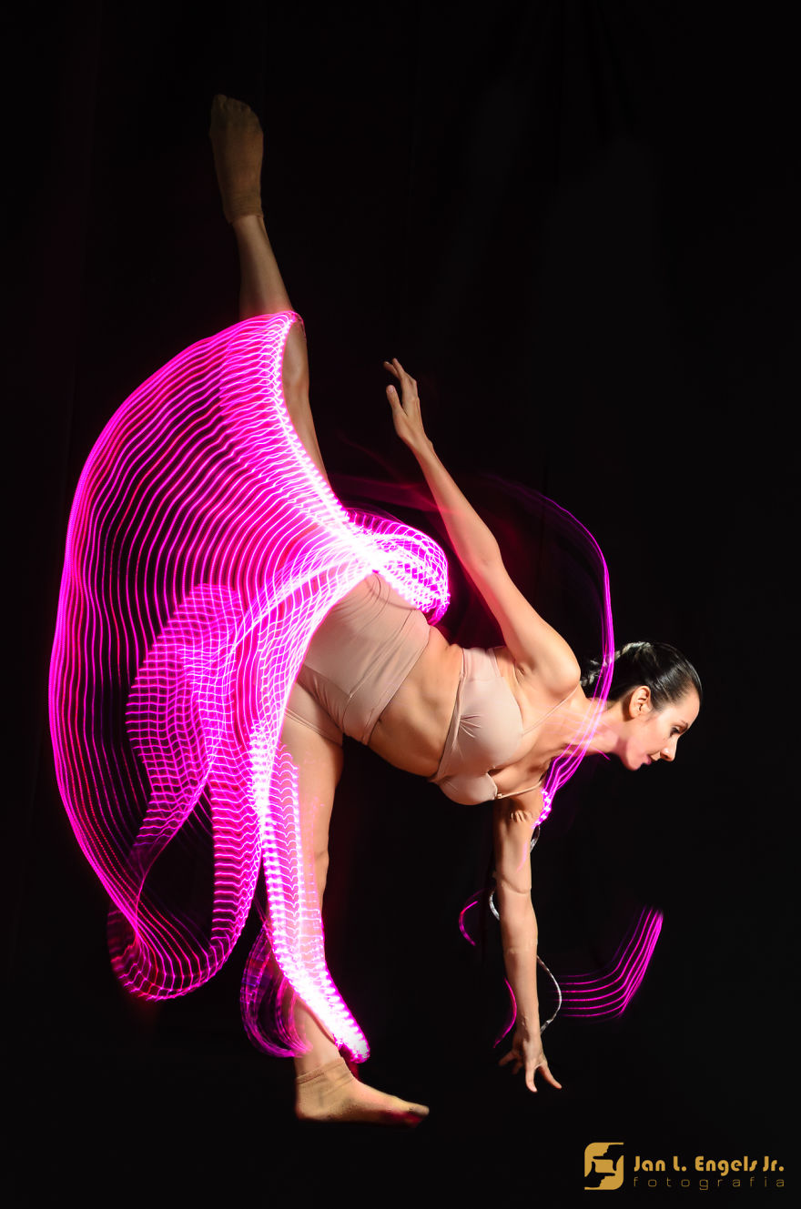 Balled Project: I Show The Movement Of Ballet Dancers With Long Exposure Photography