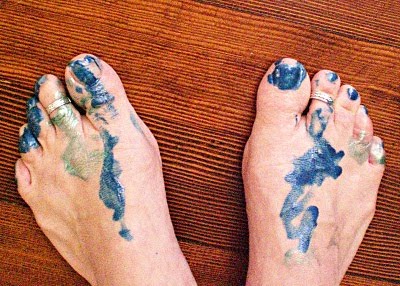 Horrible-Painting-toe-nails-58f8edcca0bf5.jpg