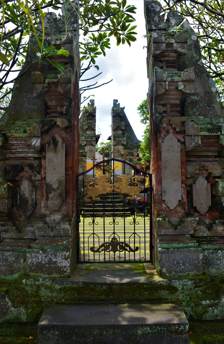 19 Beautiful Doors & Gates Of Bali