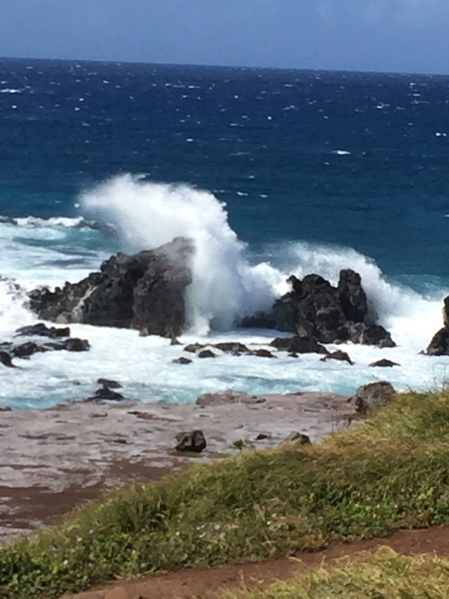 Amazing Waves Taking On Rocks! Amazing Waves Taking On Rocks!