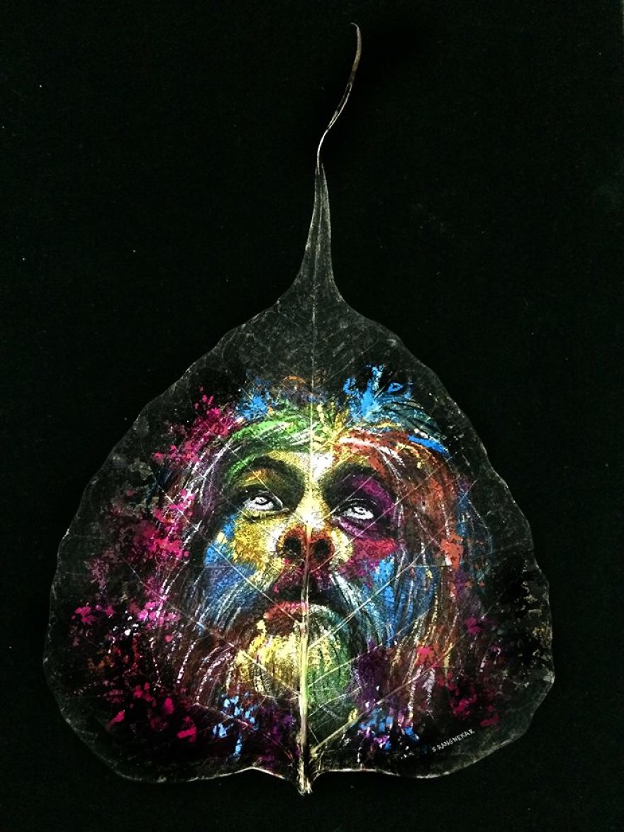 Indian Artist Paints Detailed Portraits On Skeleton Tree Leaves Indian Artist Paints Detailed Portraits On Skeleton Tree Leaves