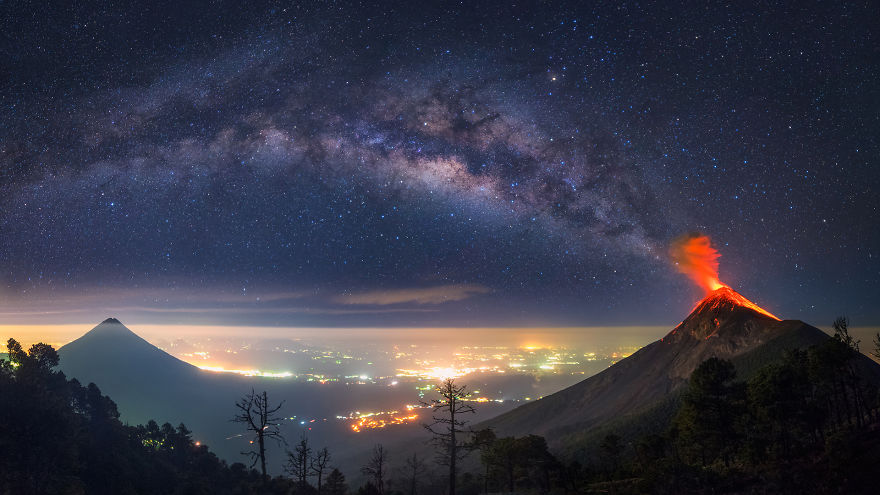 I Photographed Volcano Erupting Under The Milky Way In Guatemala
