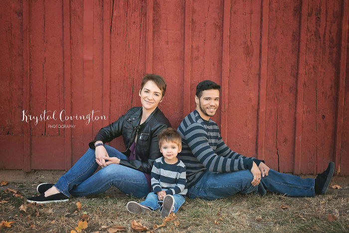 Divorced Couple Still Takes A Family Photo With Their Son Every Year For The Most Beautiful Reason
