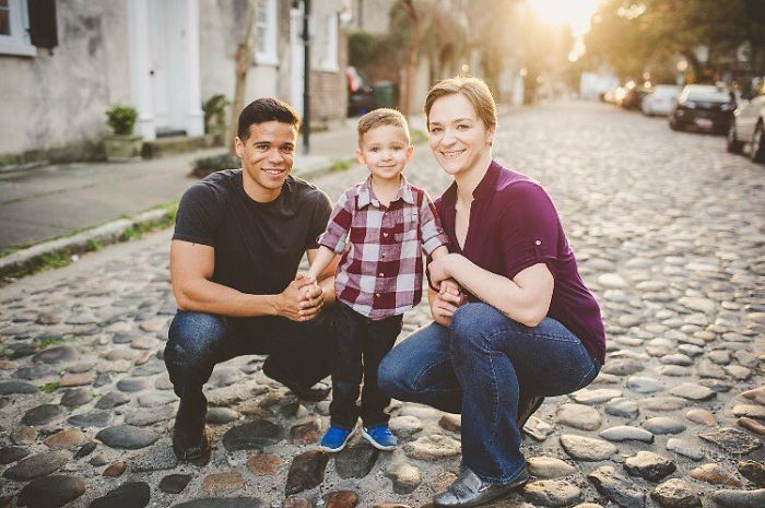 Divorced Couple Still Takes A Family Photo With Their Son Every Year For The Most Beautiful Reason