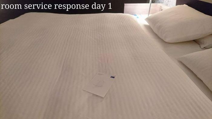 Este huésped aburrido empieza a hacer "desafíos" para el servicio de habitaciones de su hotel, y ellos le responden con estas notas