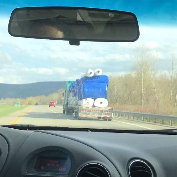 Este camión parece el monstruo de las galletas