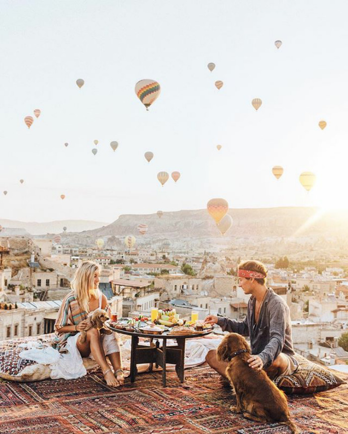 This Couple Makes Up To $9000 Per Instagram Photo While Traveling, And Here's How They Do It