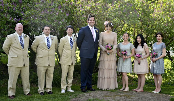 What A 6'8" Groom And 6'4" Bride Look Like (Next To Normal People)