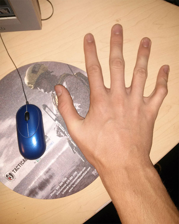 Tall People Problems: When Your Mouse Breaks And All You Can Use Is A "Travel Mouse"