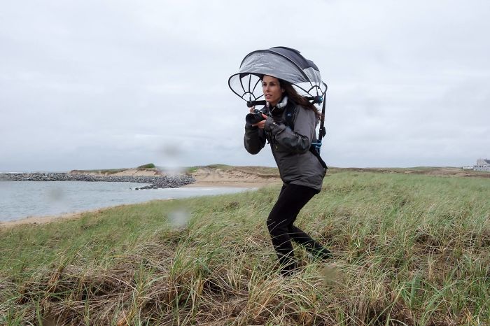 Innovative Hands-Free Umbrella That Keeps Your Camera Dry When Shooting In The Rain