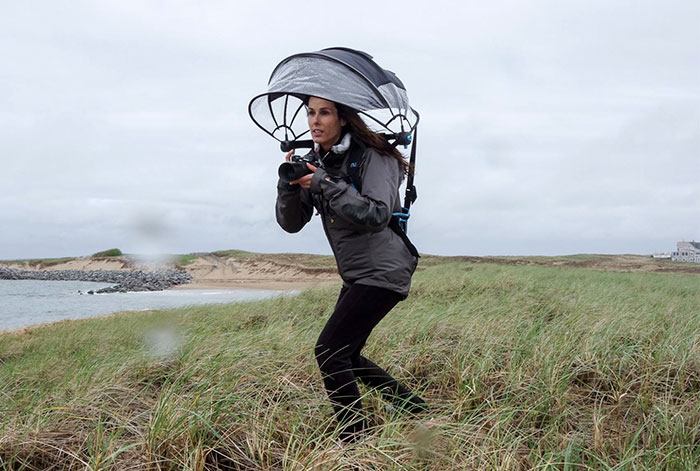 Innovative Hands-Free Umbrella That Keeps Your Camera Dry When Shooting In The Rain