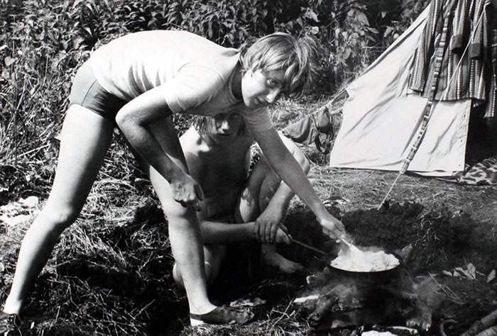 Angela Merkel de acampada con amigos, 1973