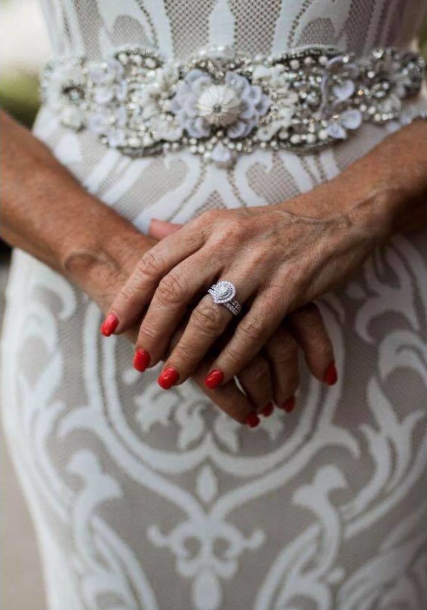 Grandma Hated Her “ugly” Hands But Photographer Captures Picture That Changes Everything.
