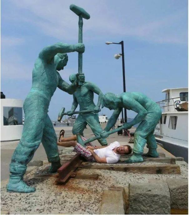 People Having Too Much Fun With Statues 😂