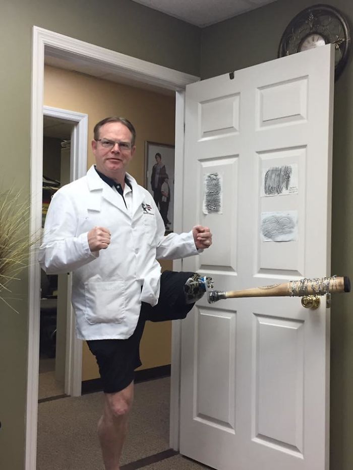 My Uncle Sent Me This Picture Of His Prosthesis Doctor
