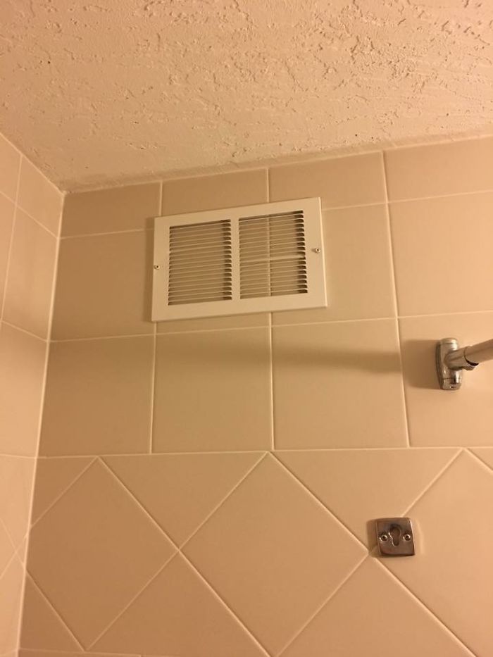 Parece que esta ranura de ventilación en la ducha no funciona