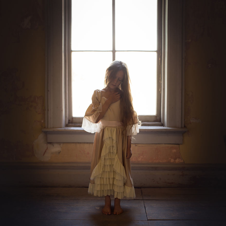 I Photographed My 7-Year-Old Daughter In A Haunted Ghost Town
