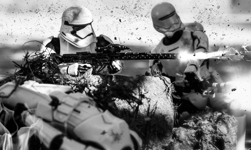 Artist Creates Amazing Battle Scenes Using Star Wars Toys