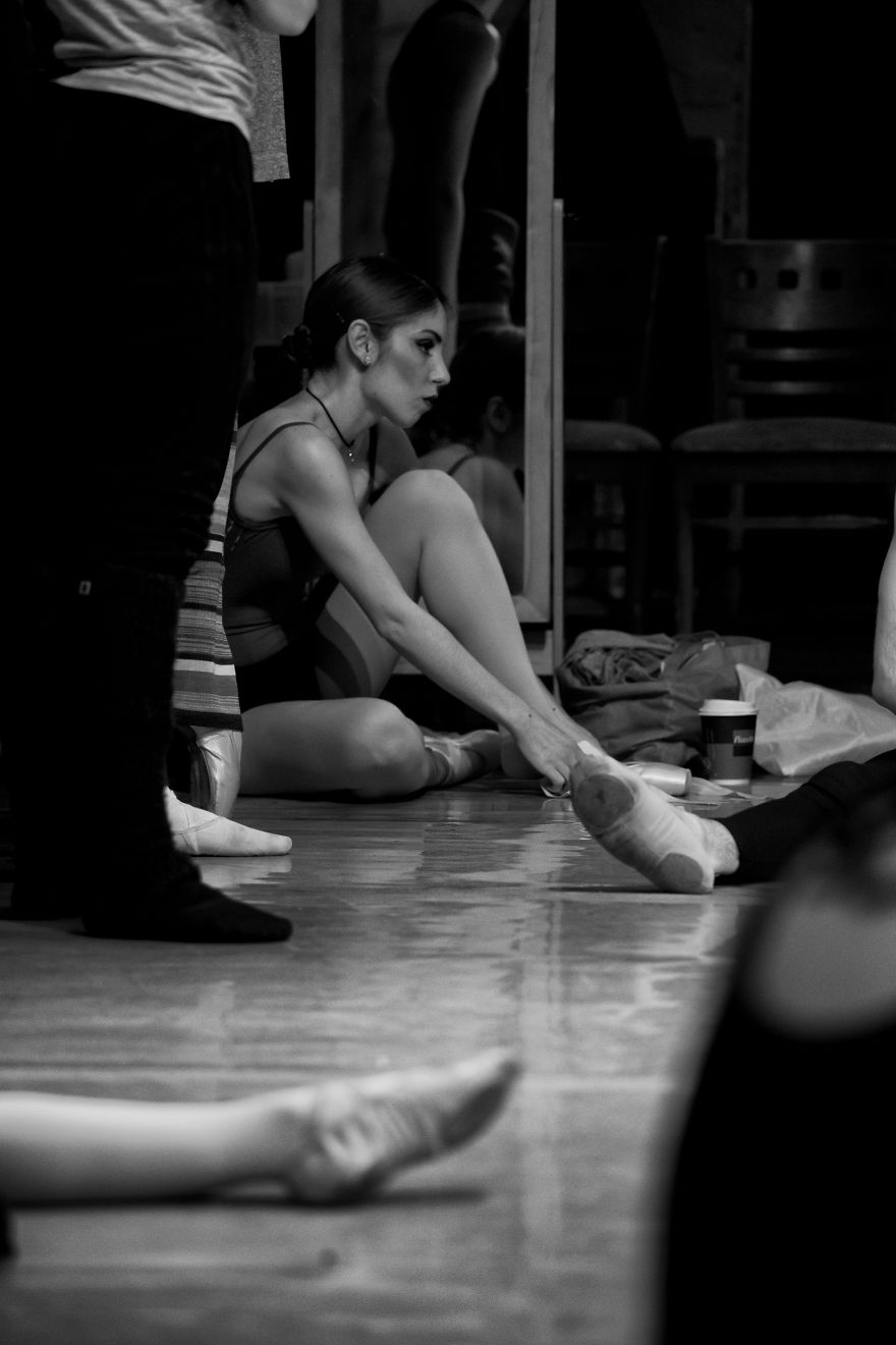 Photographer Captures The Moments Leading Up To A Ballet Performance