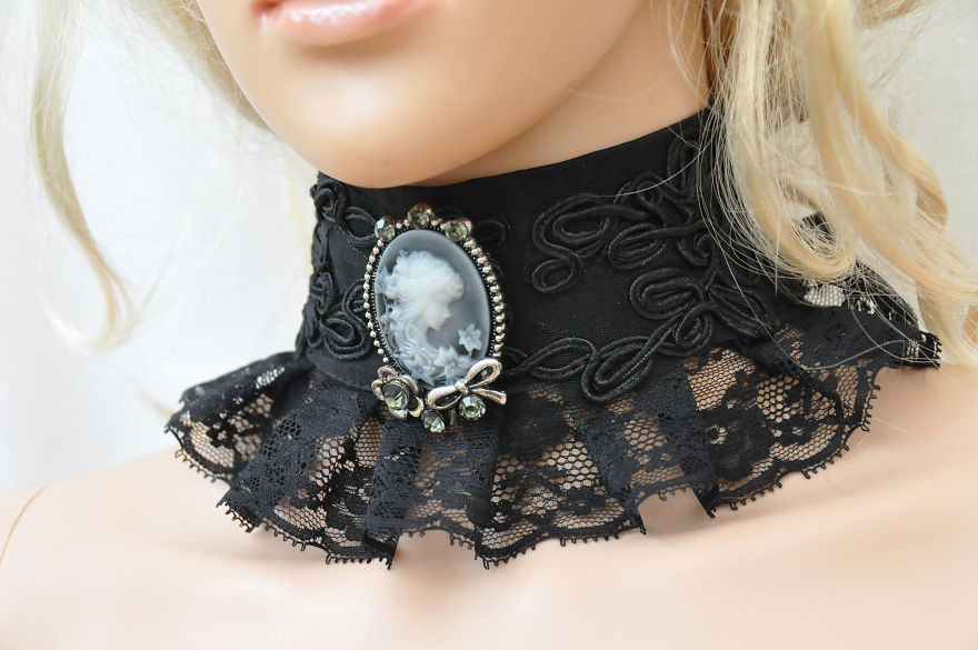 Black Passion For Victorian Style