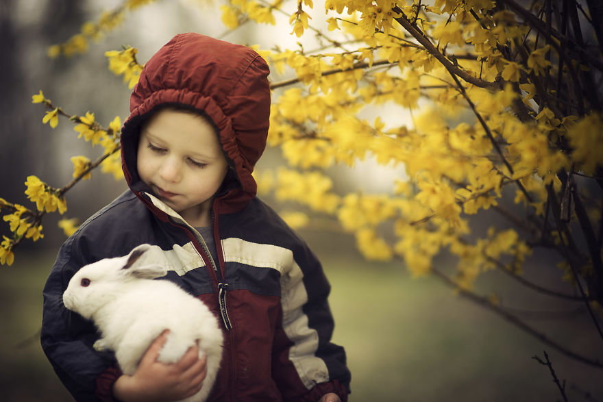 What's Better Then Photos Of Cute Kids? Cute Kids With Animals! 20 Photos Of Cute Kids With Animals!