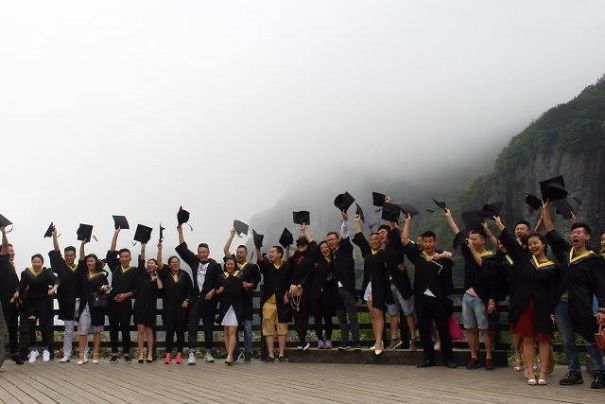 Fifteen Couples From One University Class Hold Mass Wedding Ceremony