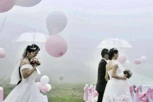 Fifteen Couples From One University Class Hold Mass Wedding Ceremony