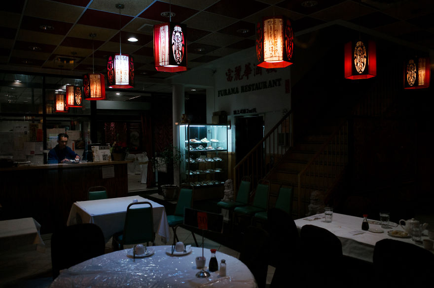 I Captured The Bustling Establishments Of Chicago Taking A Break.