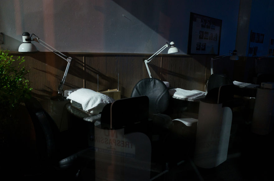 I Captured The Bustling Establishments Of Chicago Taking A Break.